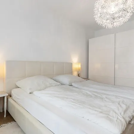 Haus 15 *