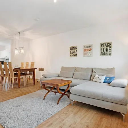 Haus 15 * אופנבורג